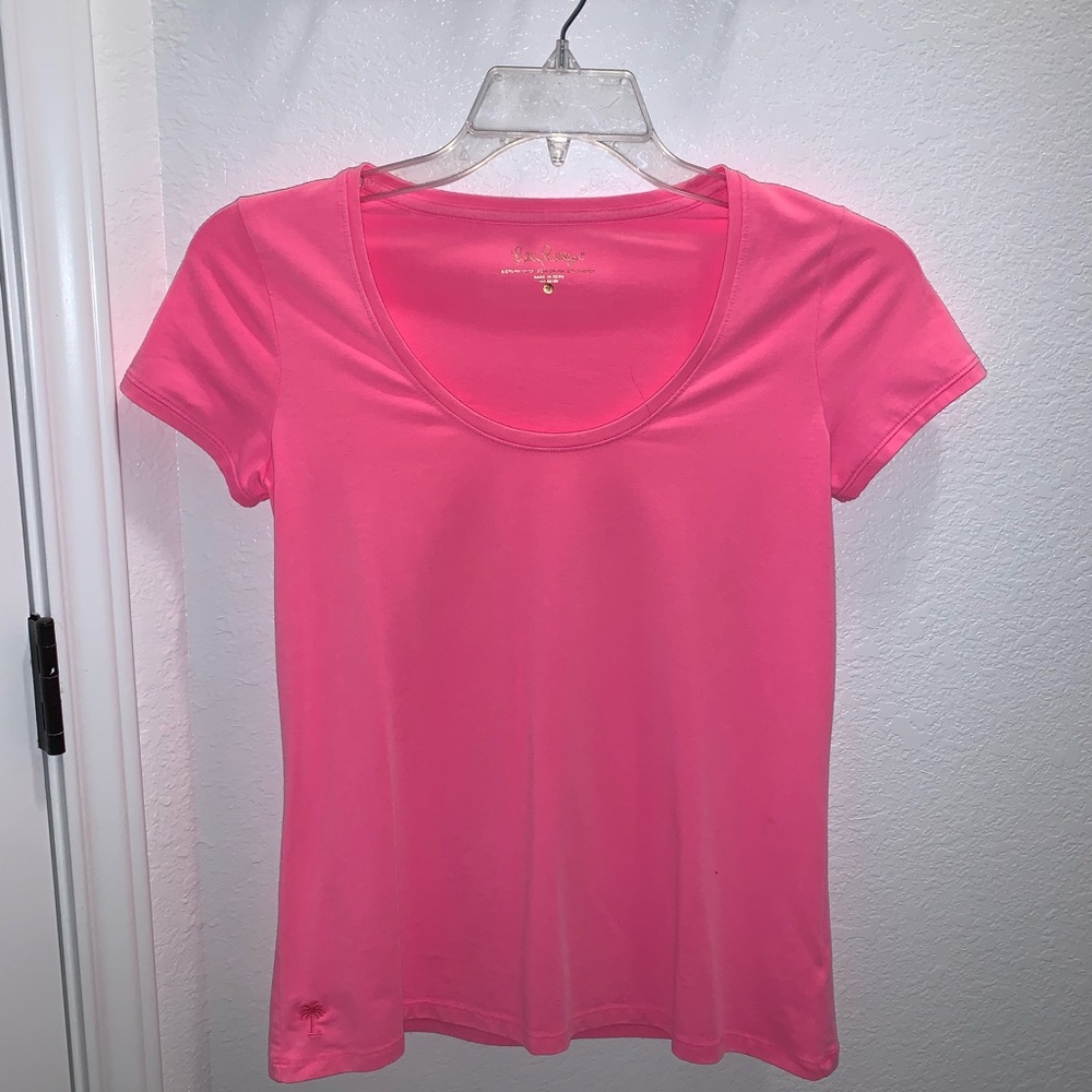 Pink Lilly Pulitzer small tee